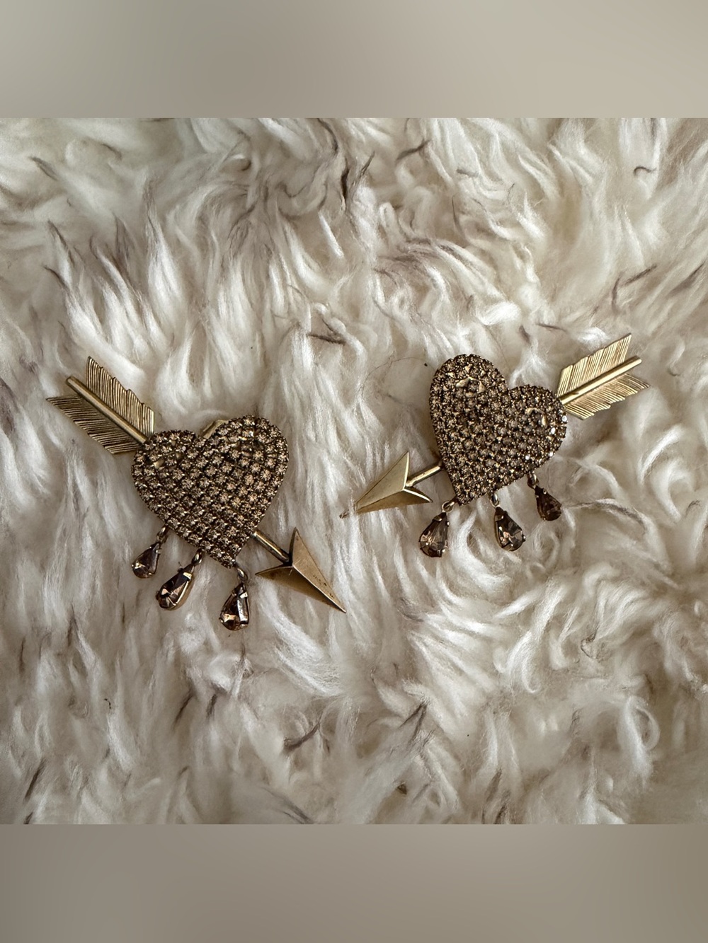 Dylanlex Heart Earrings- Gilded Dion - Picture 4 of 8